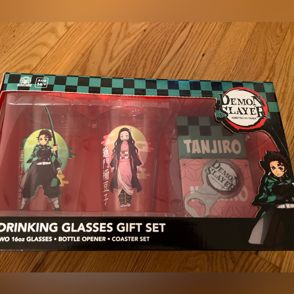 - Anime demon slayer glass set
